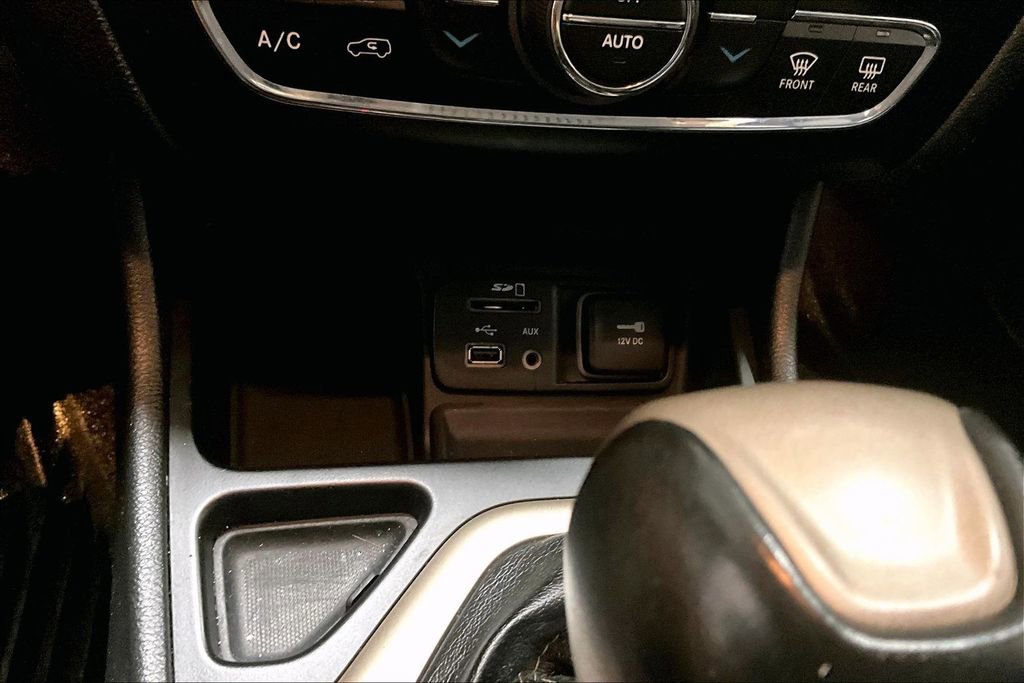Used 2015 Jeep Cherokee Limited image 16