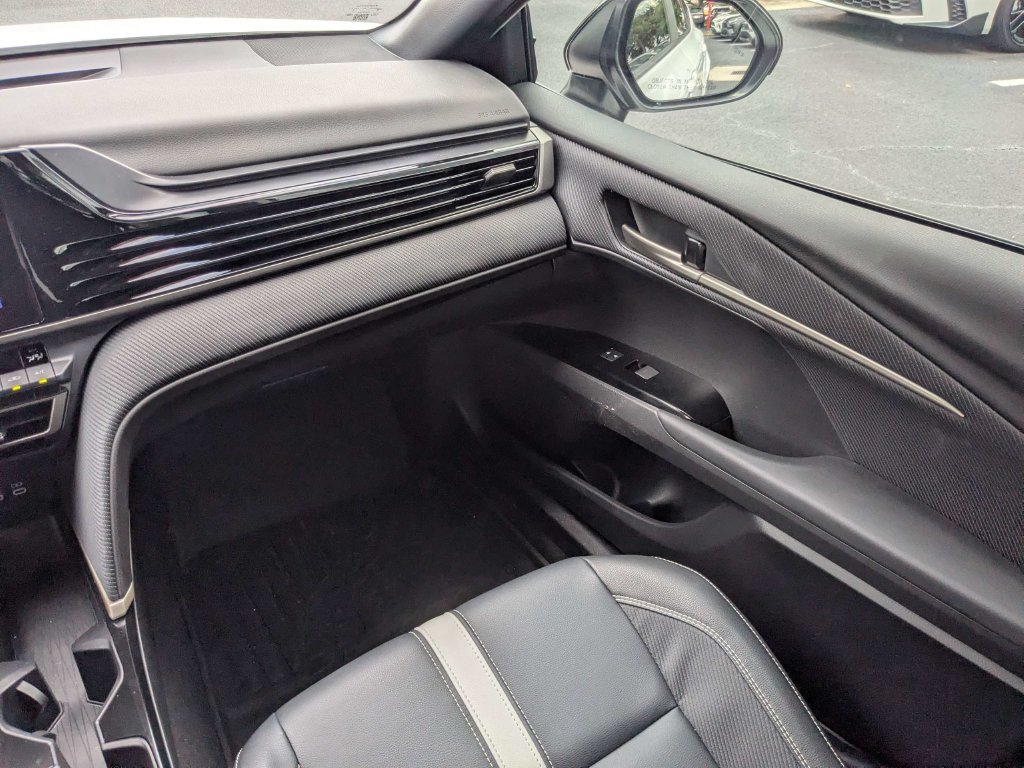 Used 2025 Toyota Camry SE FWD image 19