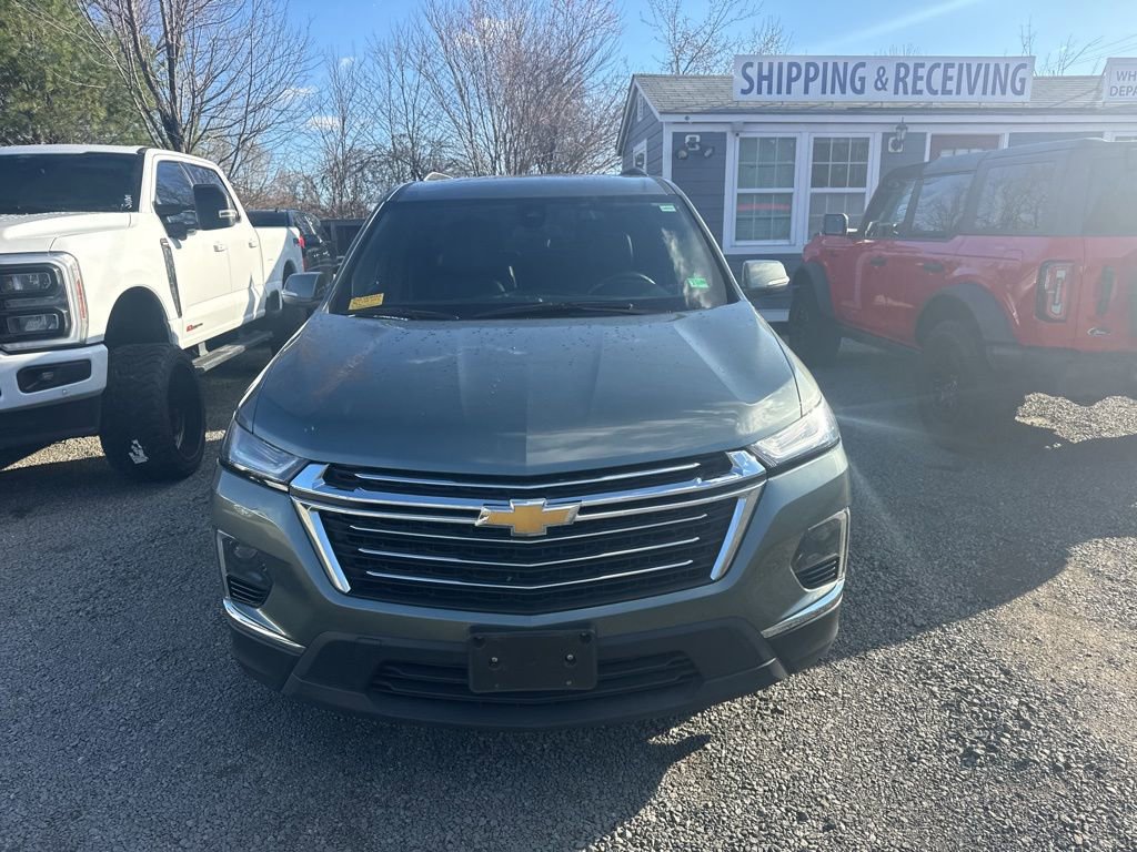 Used 2023 Chevrolet Traverse LT image 2