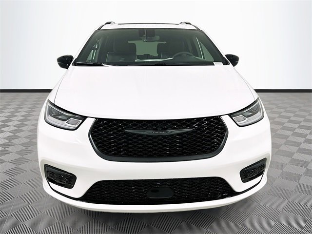 New 2026 Chrysler Pacifica Limited image 2