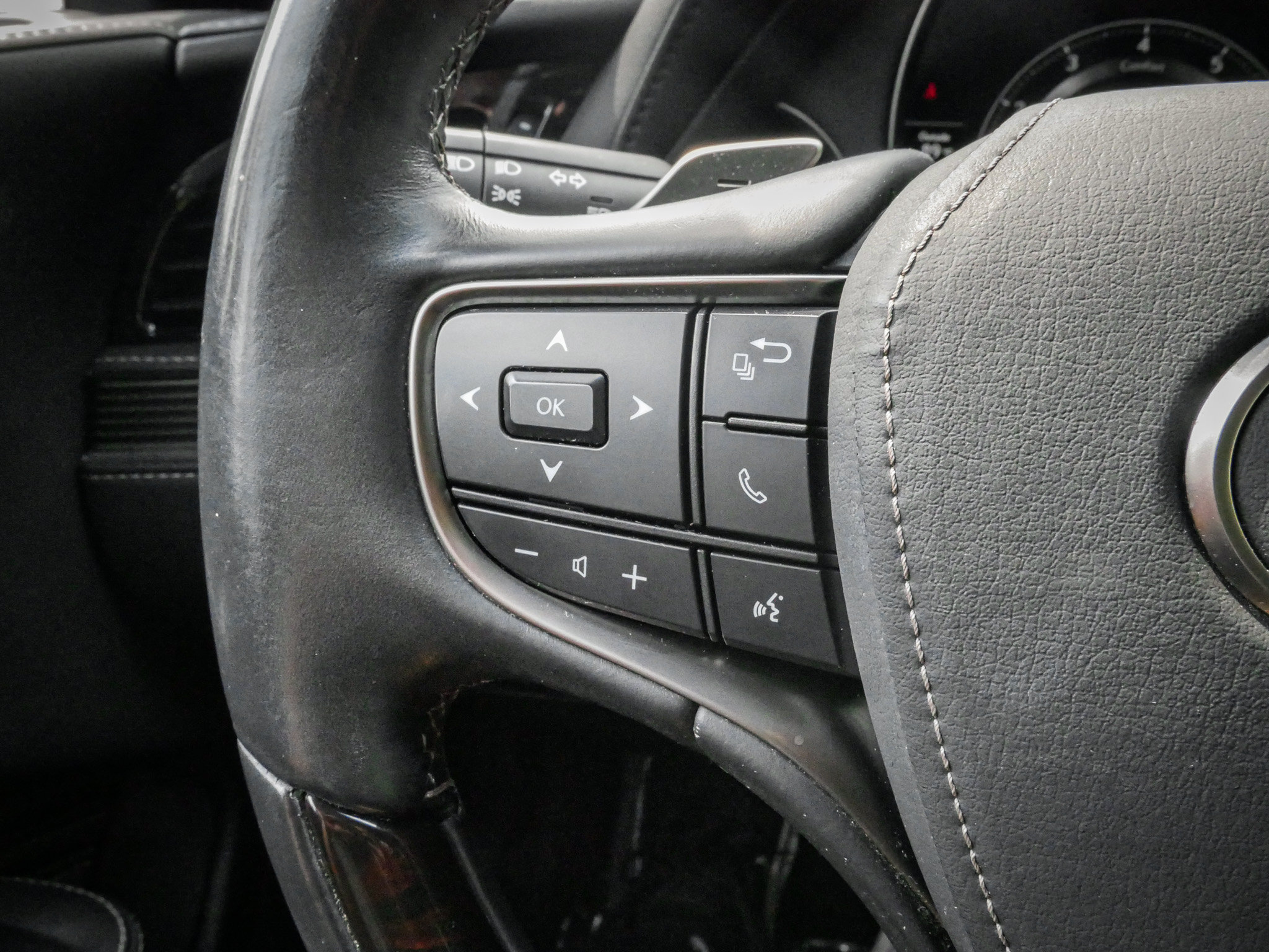 Used 2021 Lexus LS 500 w/ Interior Upgrade Package RWD image 19