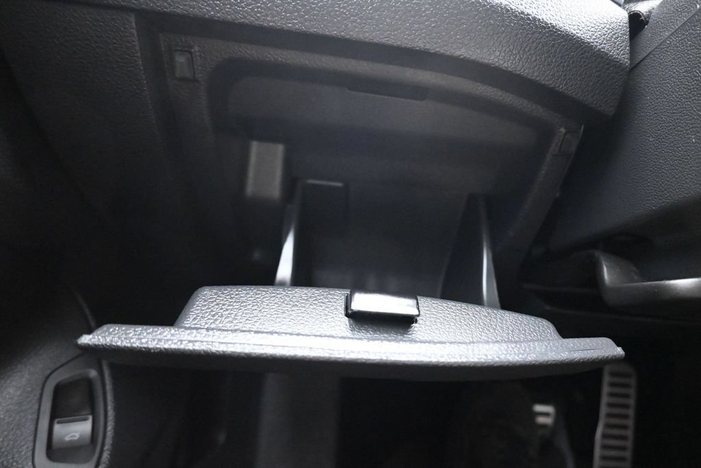 Used 2018 Volkswagen Passat 2.0T R-Line FWD image 26