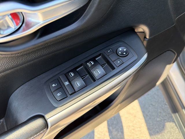 Used 2019 Jeep Cherokee Latitude Plus w/ Comfort/Convenience Group image 11