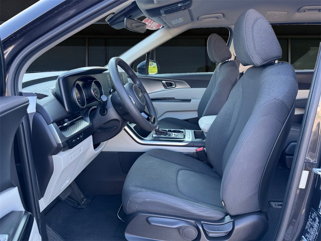 Used 2022 Kia Carnival LX image 14