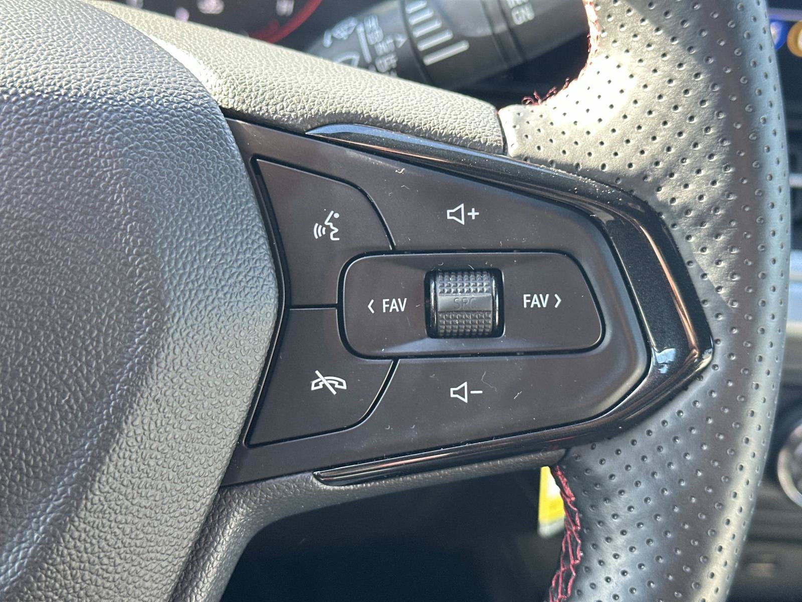 Used 2025 Chevrolet Trax RS w/ Driver Confidence Package FWD image 22