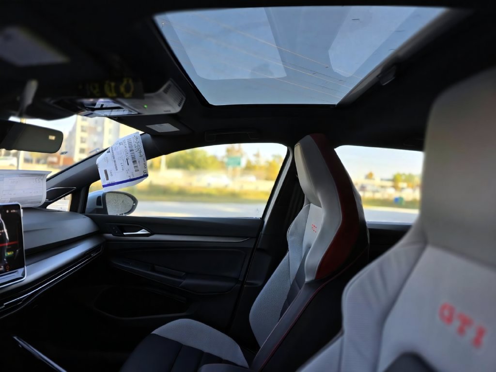 New 2026 Volkswagen GTI SE FWD image 16