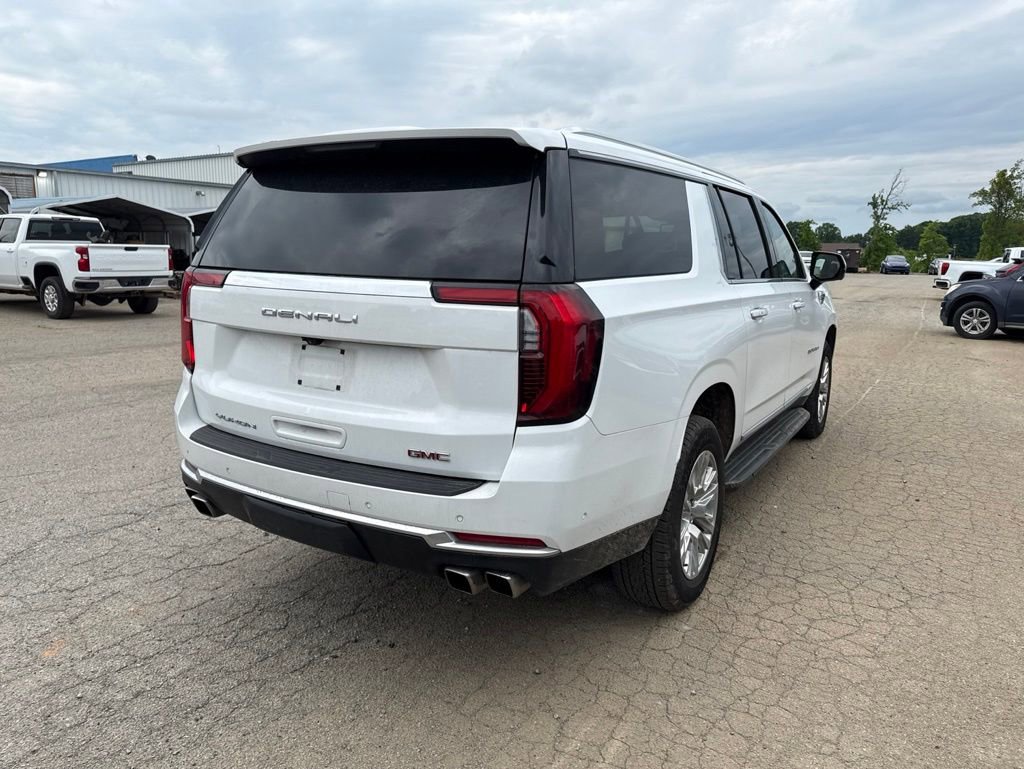 Used 2025 GMC Yukon XL Denali AWD/4WD image 4