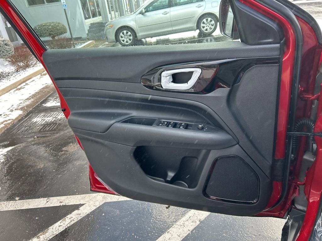 New 2026 Jeep Compass Latitude image 17