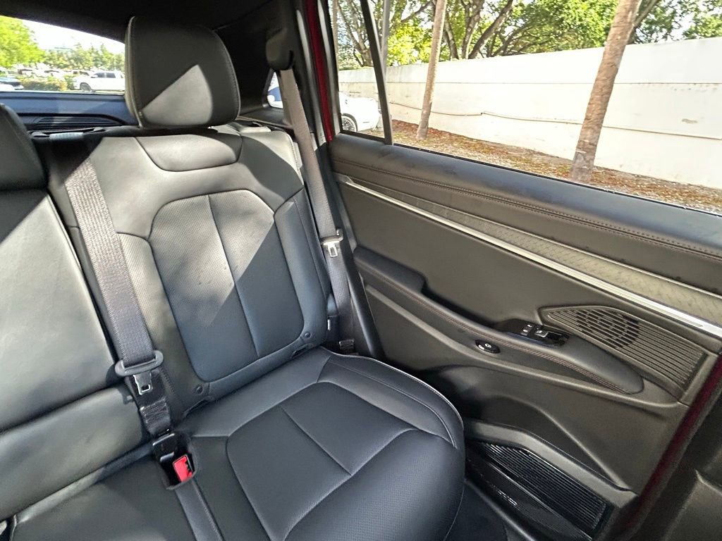 Used 2025 Jeep Wagoneer S Limited image 14