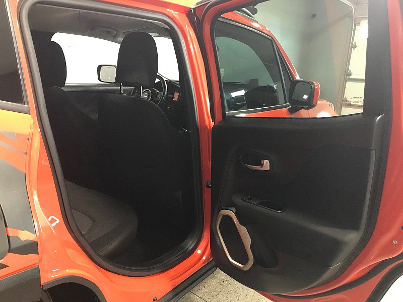 Used 2015 Jeep Renegade Latitude image 15