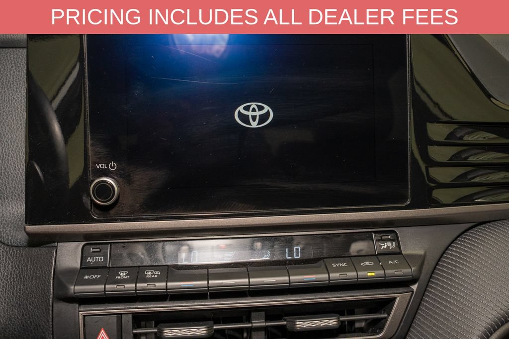 Used 2025 Toyota Camry SE FWD image 12