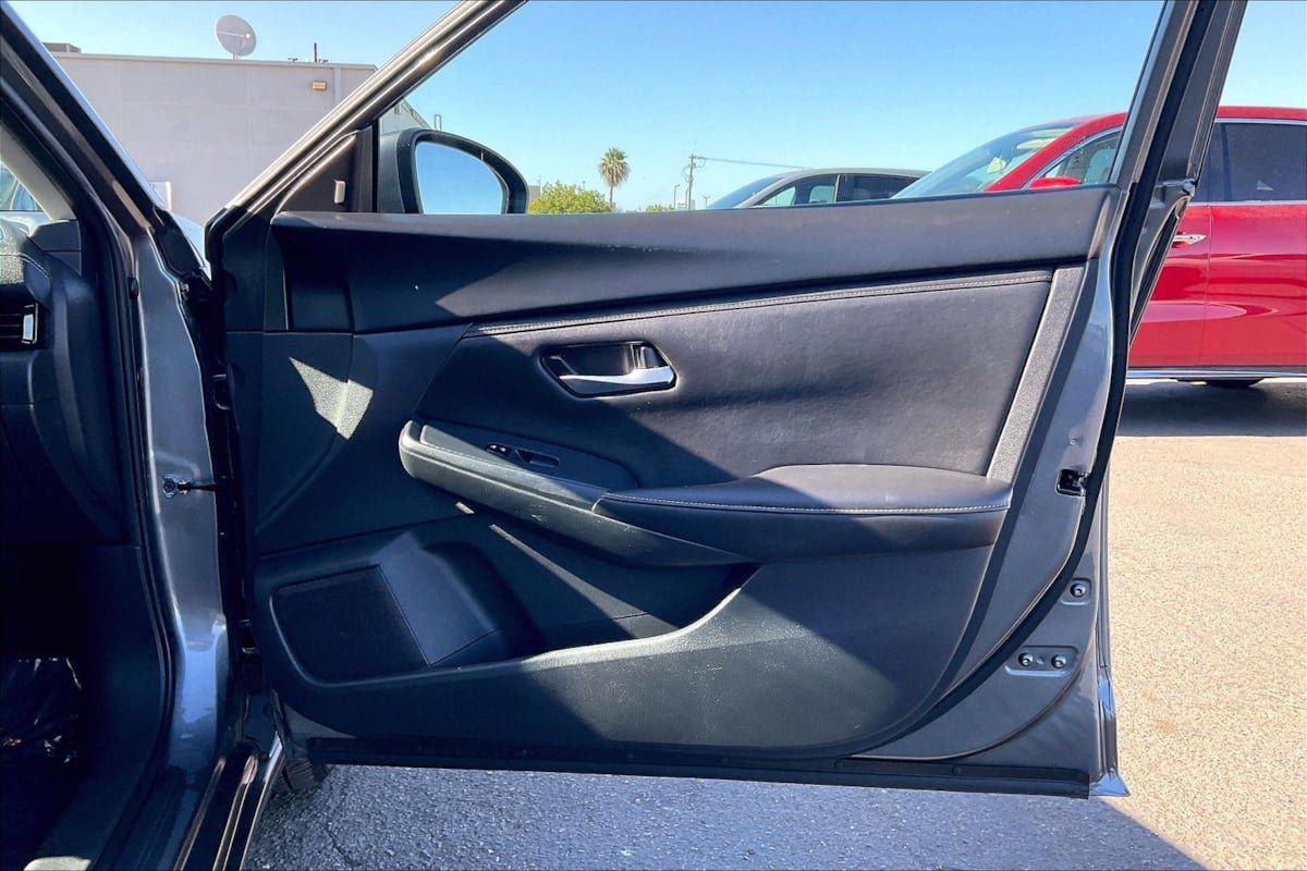 Used 2025 Nissan Sentra SV FWD image 21