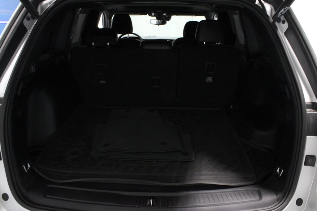 Used 2023 Jeep Grand Cherokee Altitude AWD/4WD image 13