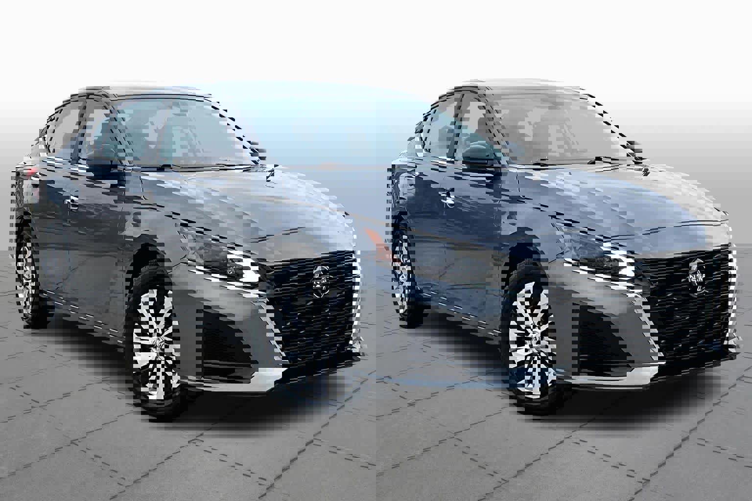 Used 2024 Nissan Altima 2.5 S image 3