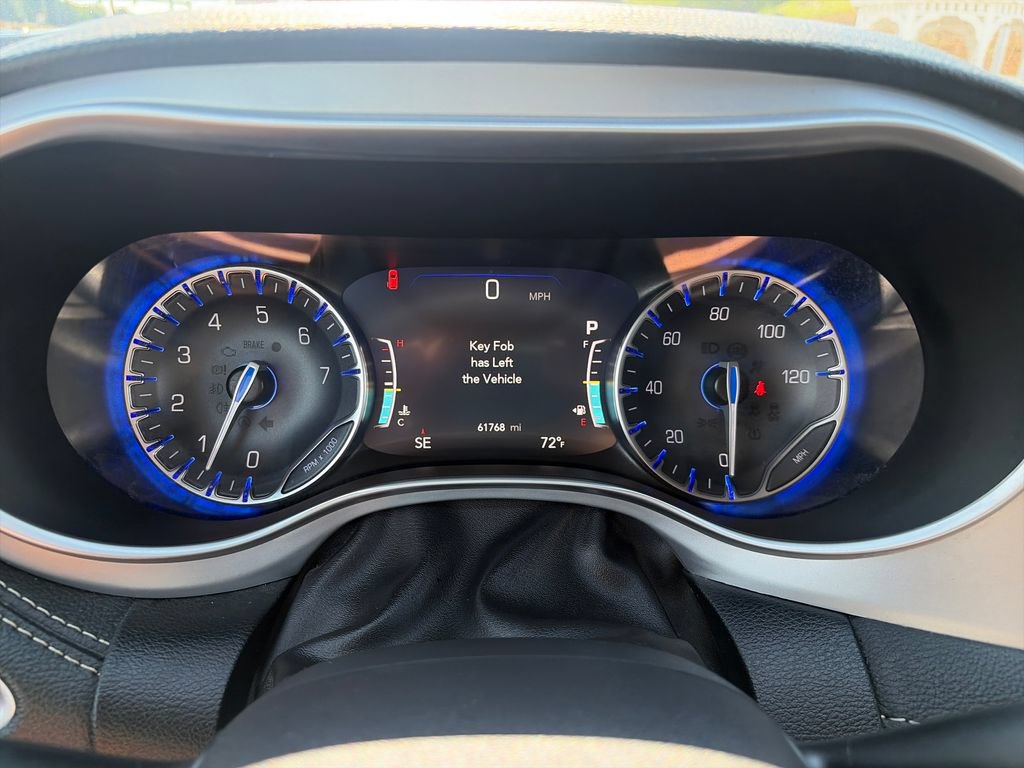 Used 2025 Chrysler Pacifica Limited FWD image 16