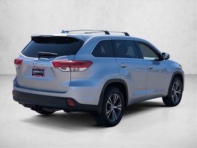 Used 2018 Toyota Highlander Plus AWD/4WD image 5