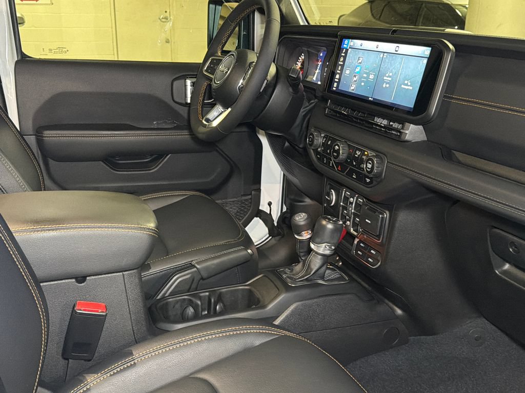 Used 2024 Jeep Wrangler Unlimited Sahara AWD/4WD image 11