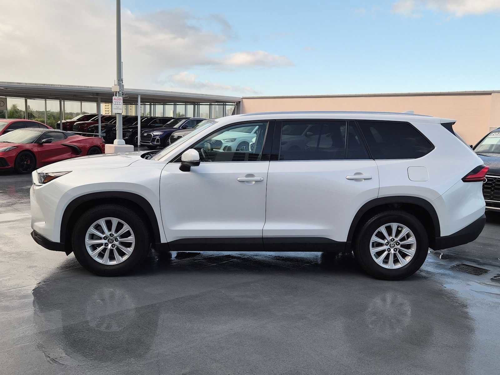 Used 2024 Toyota Grand Highlander XLE image 3