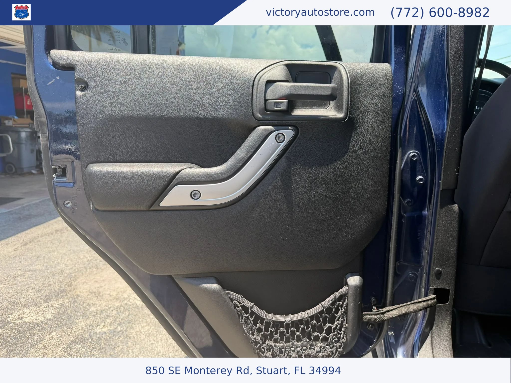 Used 2013 Jeep Wrangler Unlimited Rubicon w/ Connectivity Group AWD/4WD image 16