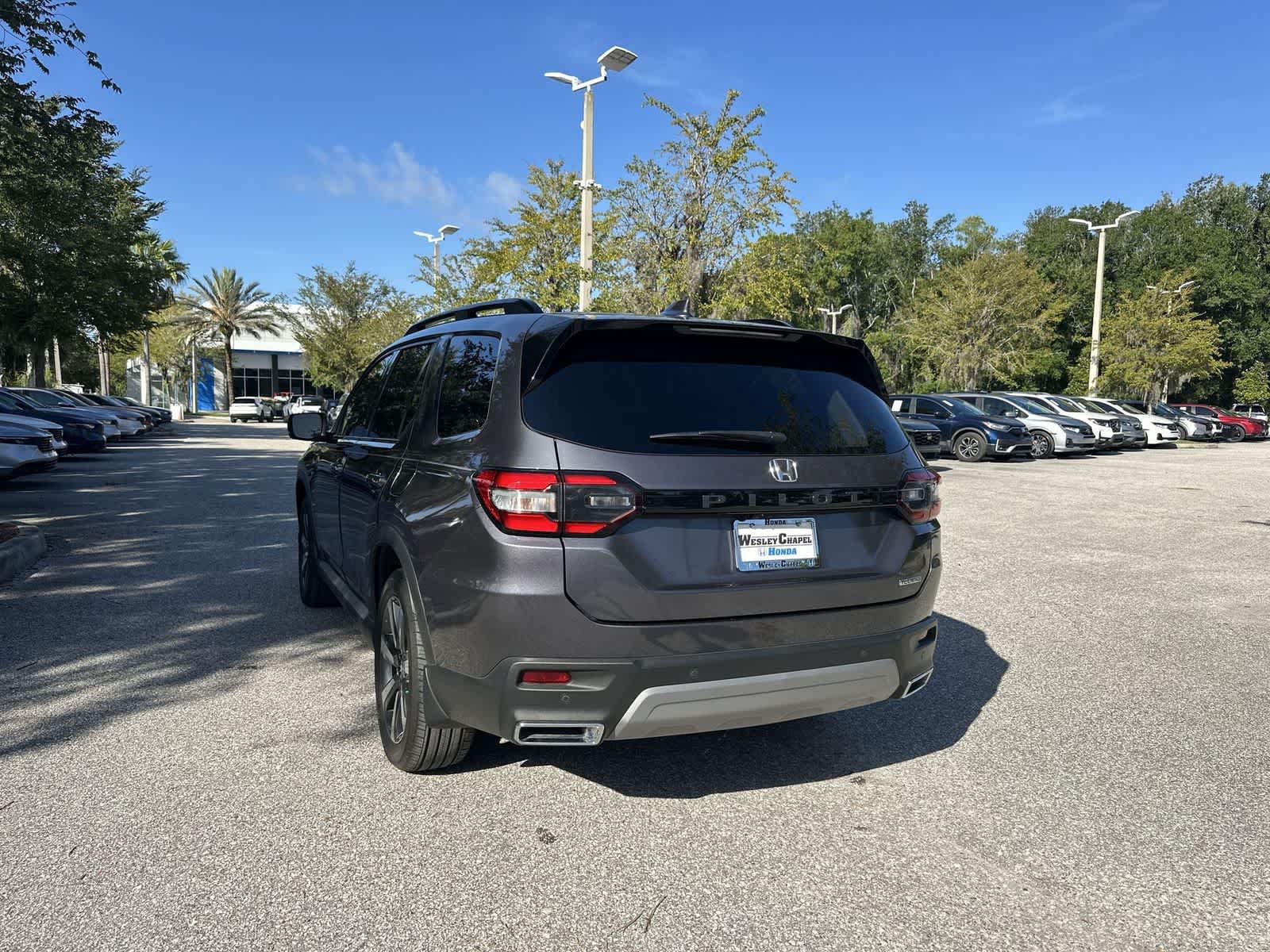 Used 2023 Honda Pilot Touring image 4