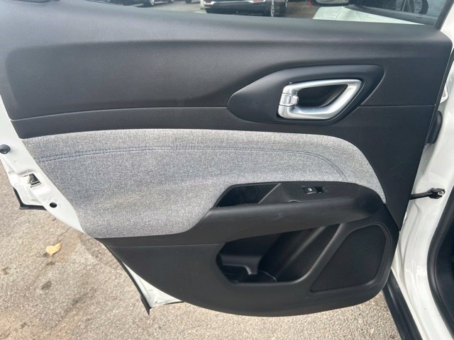 Used 2022 Jeep Compass Latitude FWD image 30