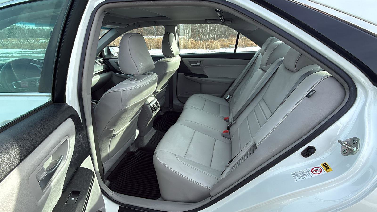 Used 2016 Toyota Camry XLE image 22