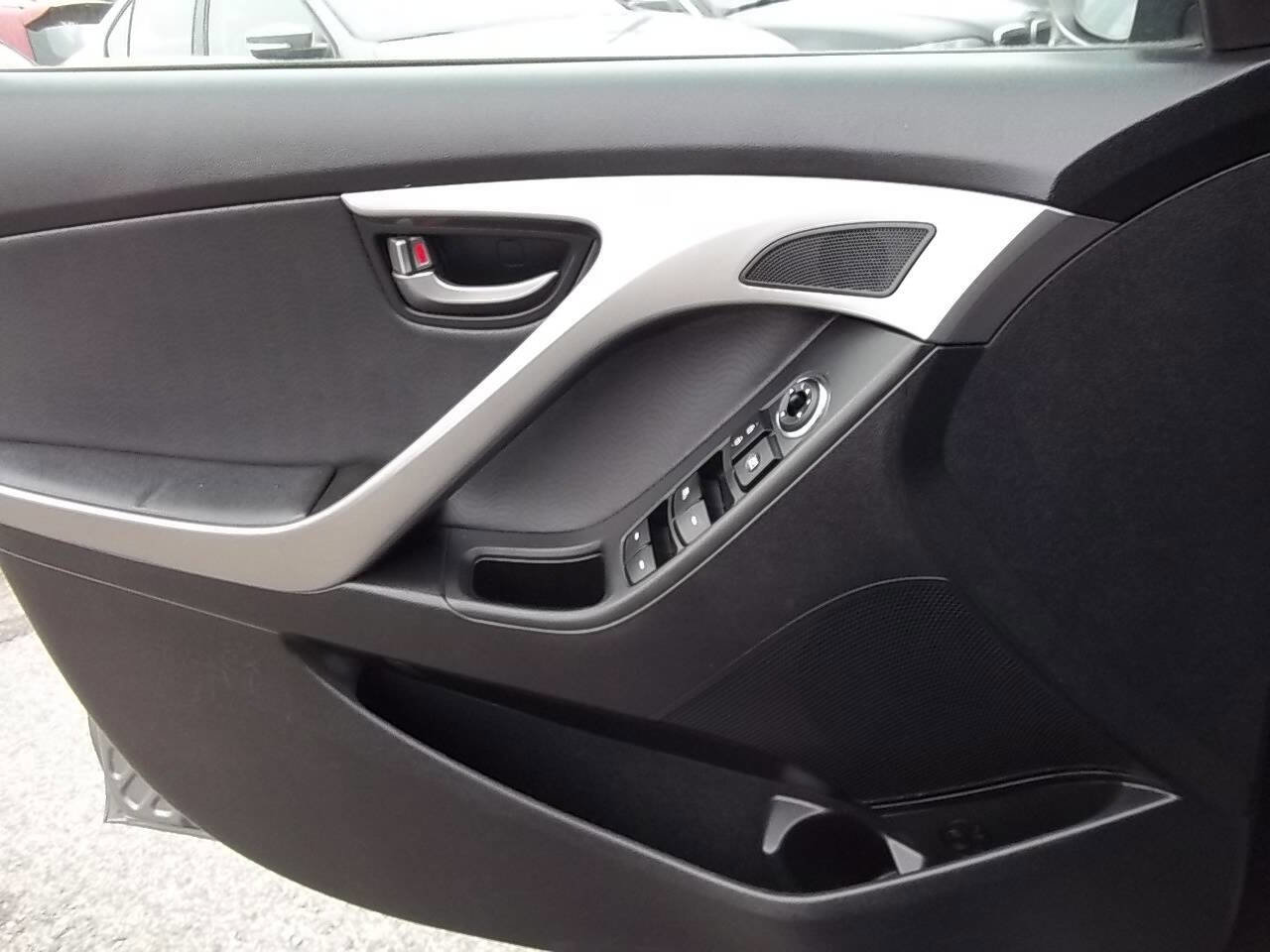 Used 2013 Hyundai Elantra Limited w/ Technology Pkg image 13