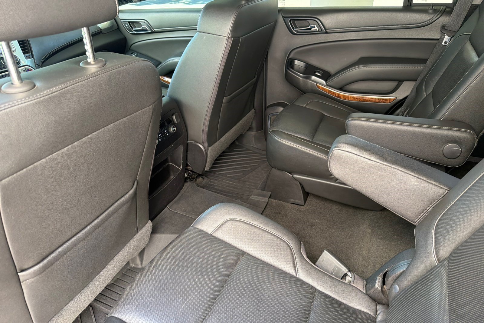 Used 2018 Chevrolet Tahoe Premier w/ RST Edition AWD/4WD image 15
