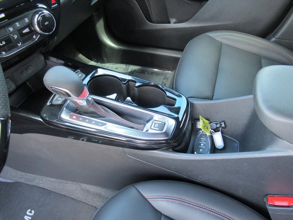 Used 2025 Chevrolet Trax RS image 16