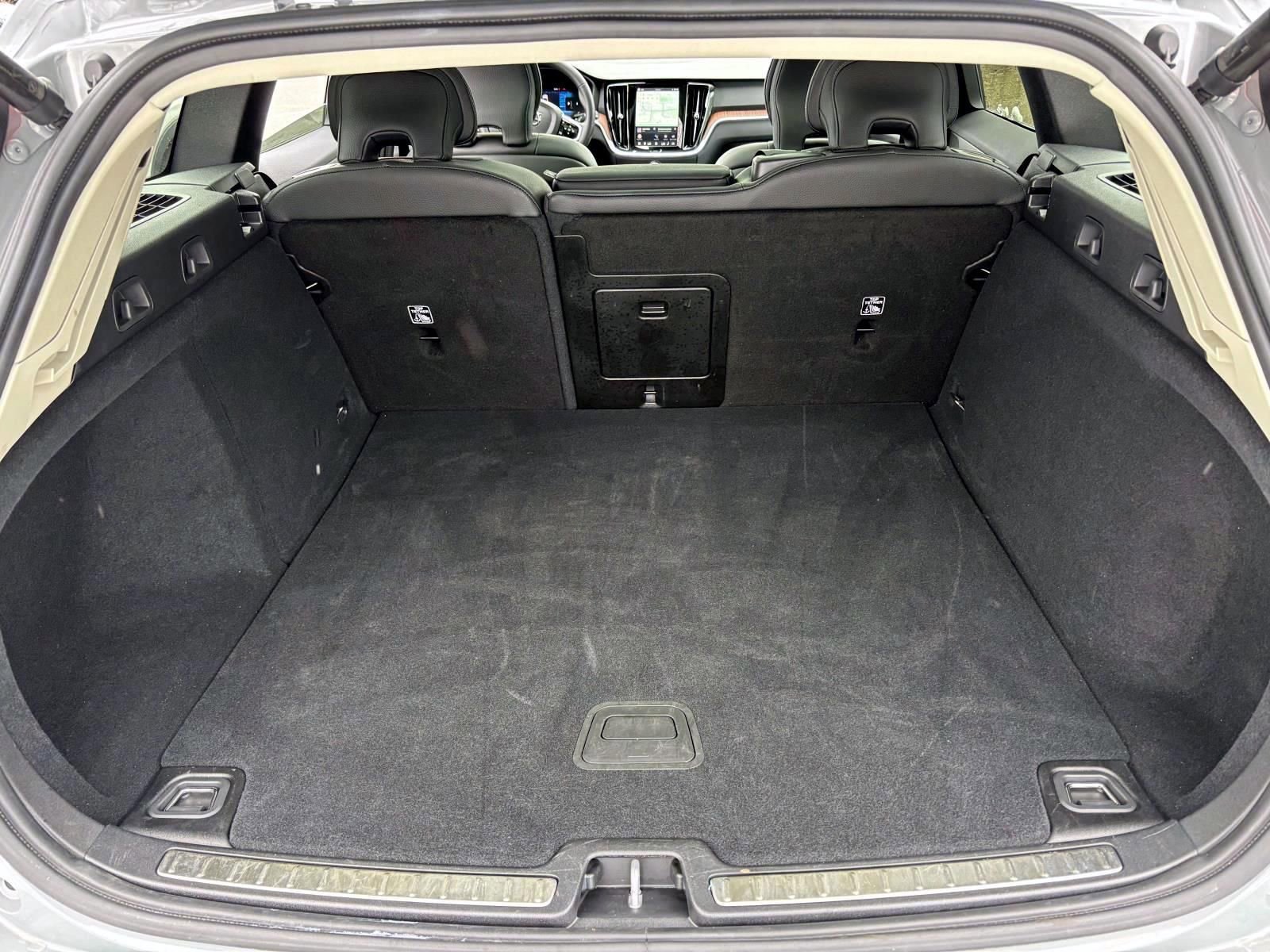 Used 2025 Volvo V60 B5 Cross Country Plus image 7