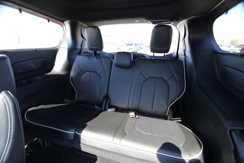 New 2026 Chrysler Pacifica Limited image 8