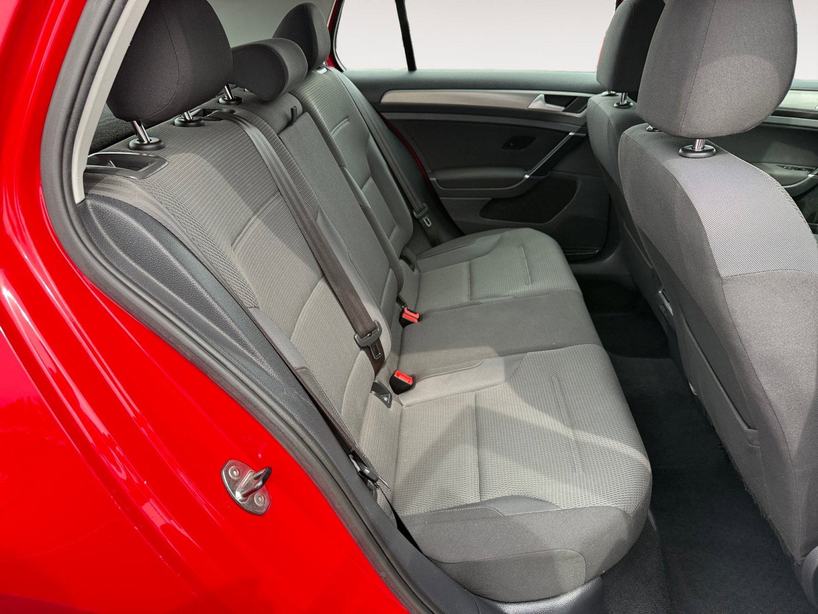 Used 2016 Volkswagen Golf S image 18