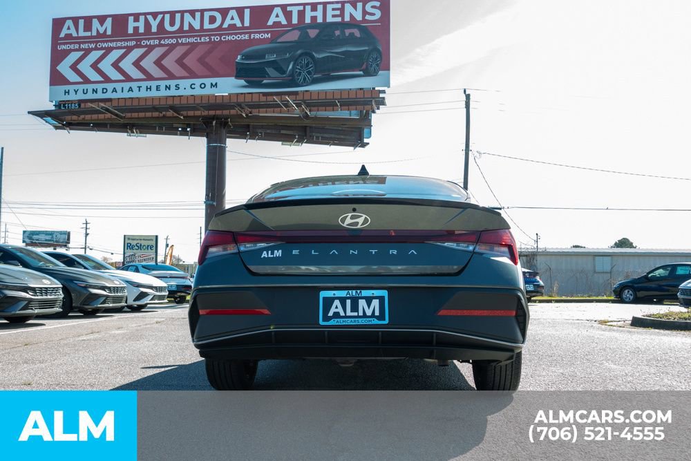 Used 2025 Hyundai Elantra Sport FWD image 10