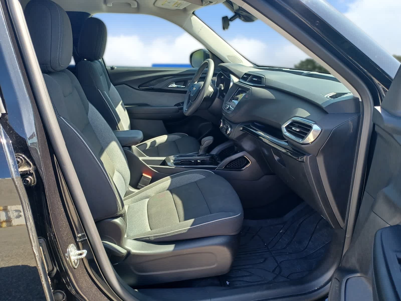 Used 2023 Chevrolet TrailBlazer LT FWD image 20