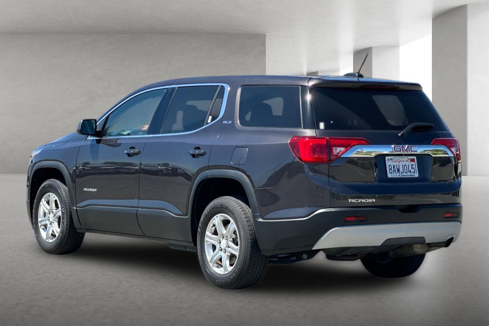 Used 2018 GMC Acadia SLE FWD image 6