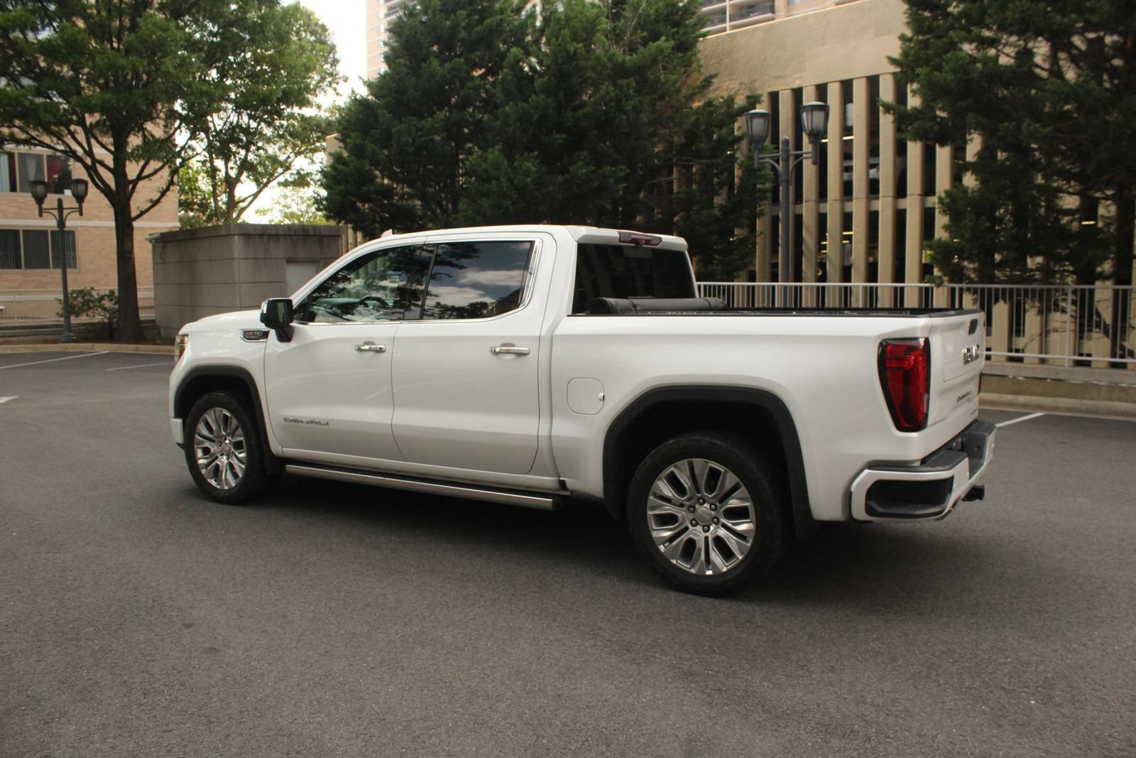 Used 2020 GMC Sierra 1500 Denali w/ Denali Ultimate Package AWD/4WD image 9