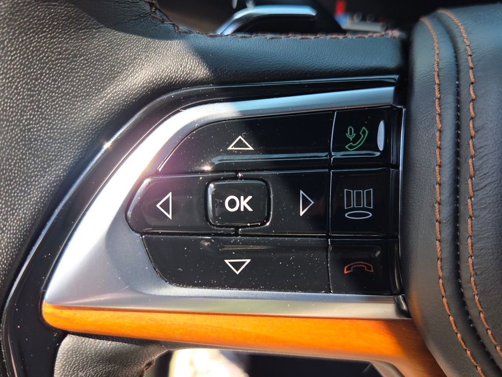 Used 2024 Jeep Grand Cherokee L Summit AWD/4WD image 25