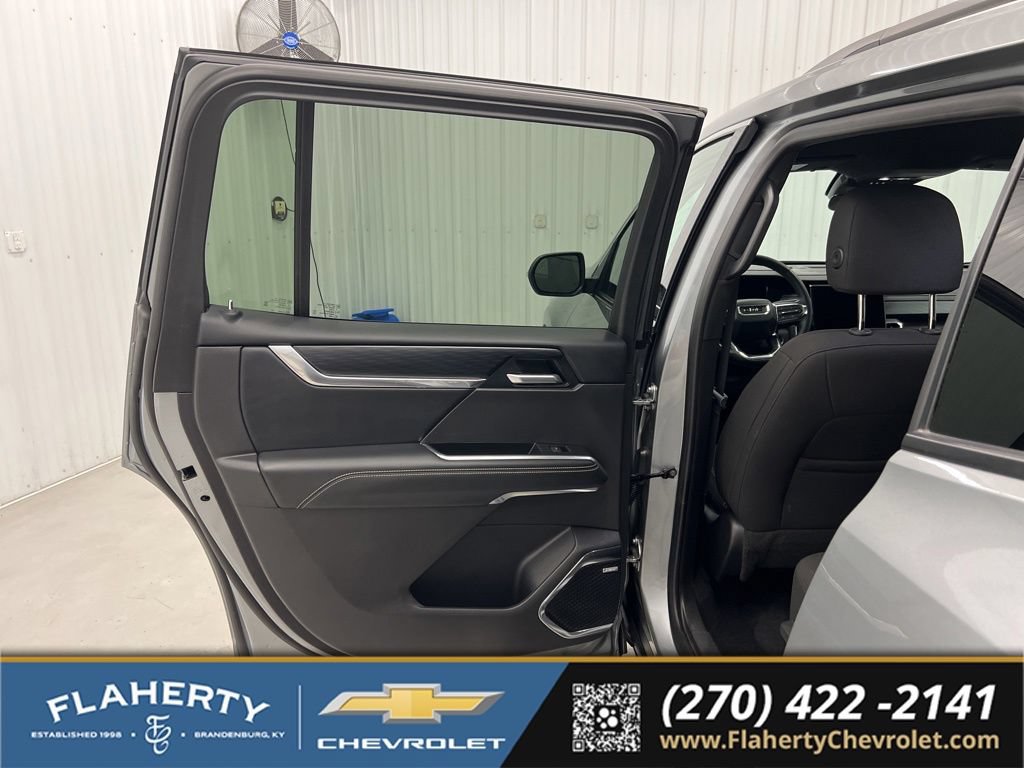 Used 2025 GMC Acadia Elevation AWD/4WD image 9