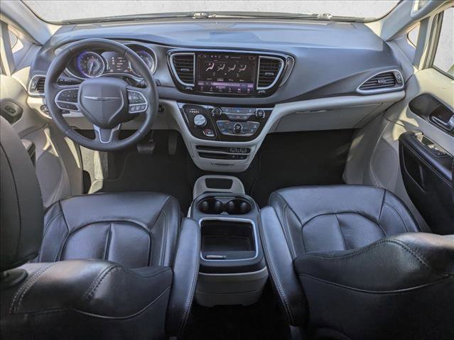 Used 2022 Chrysler Pacifica Touring-L FWD image 15