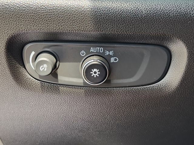 Used 2023 Chevrolet Traverse LT image 21