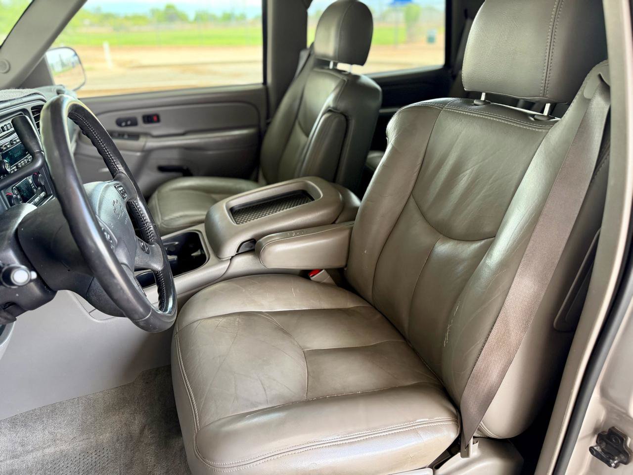 Used 2004 Chevrolet Tahoe LT w/ LT Preferred Equipment Group AWD/4WD image 10