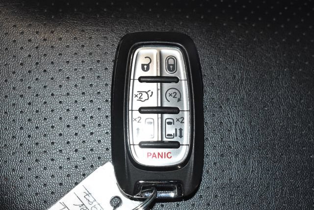 Certified 2024 Chrysler Pacifica Touring-L FWD image 35