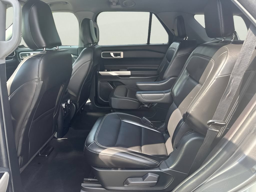 Used 2021 Ford Explorer XLT w/ Equipment Group 202A AWD/4WD image 15