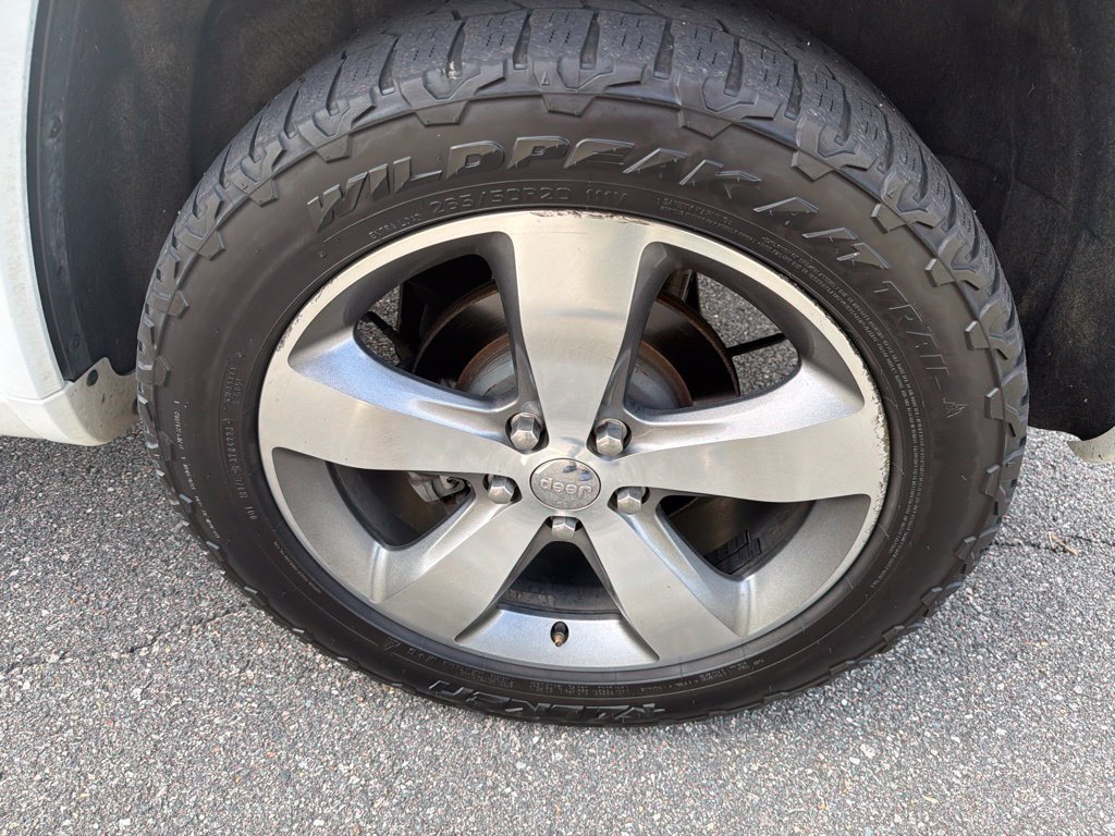 Used 2015 Jeep Grand Cherokee Overland AWD/4WD image 11