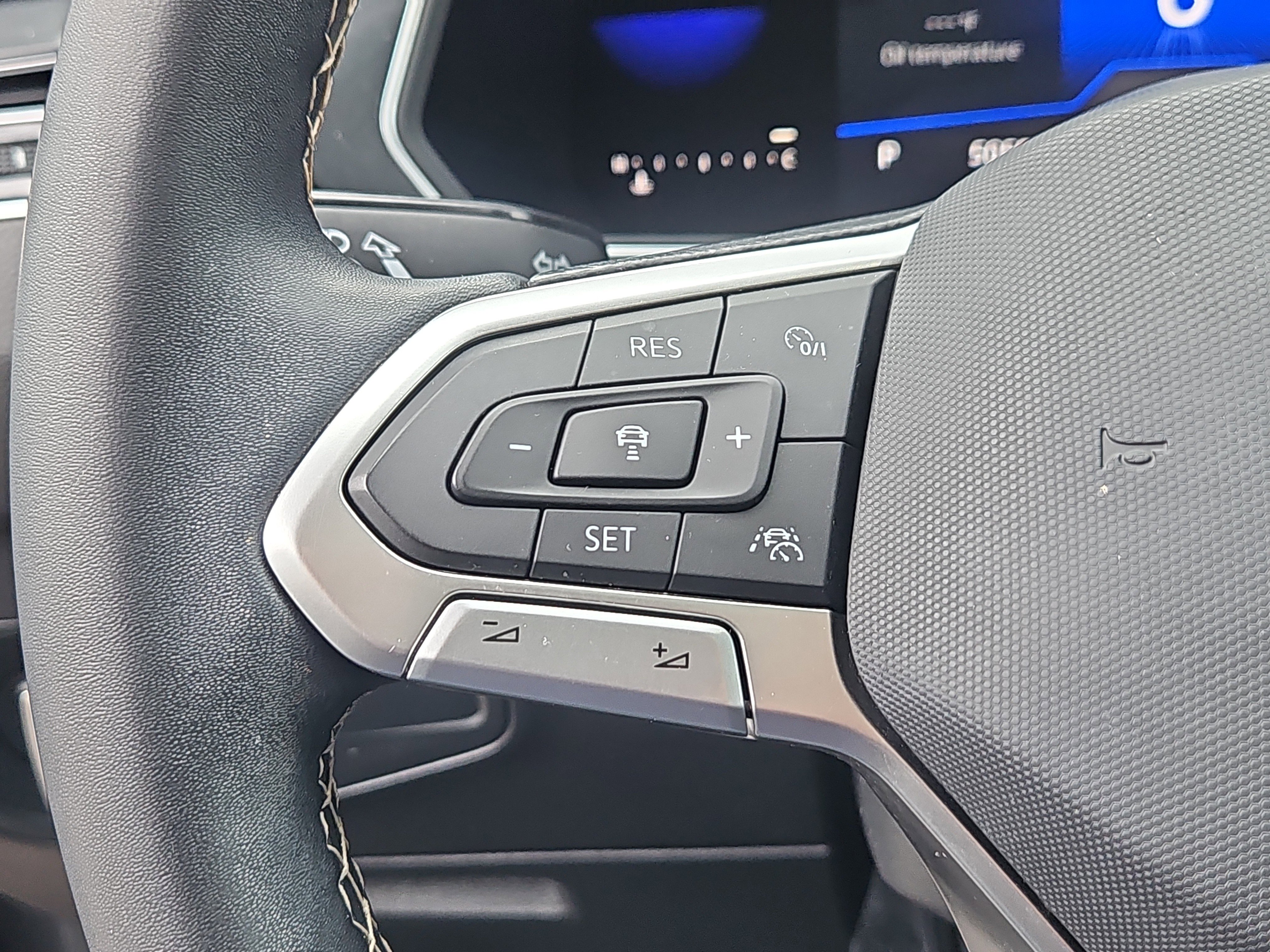 Certified 2022 Volkswagen Tiguan SE w/ Panoramic Sunroof Package image 17