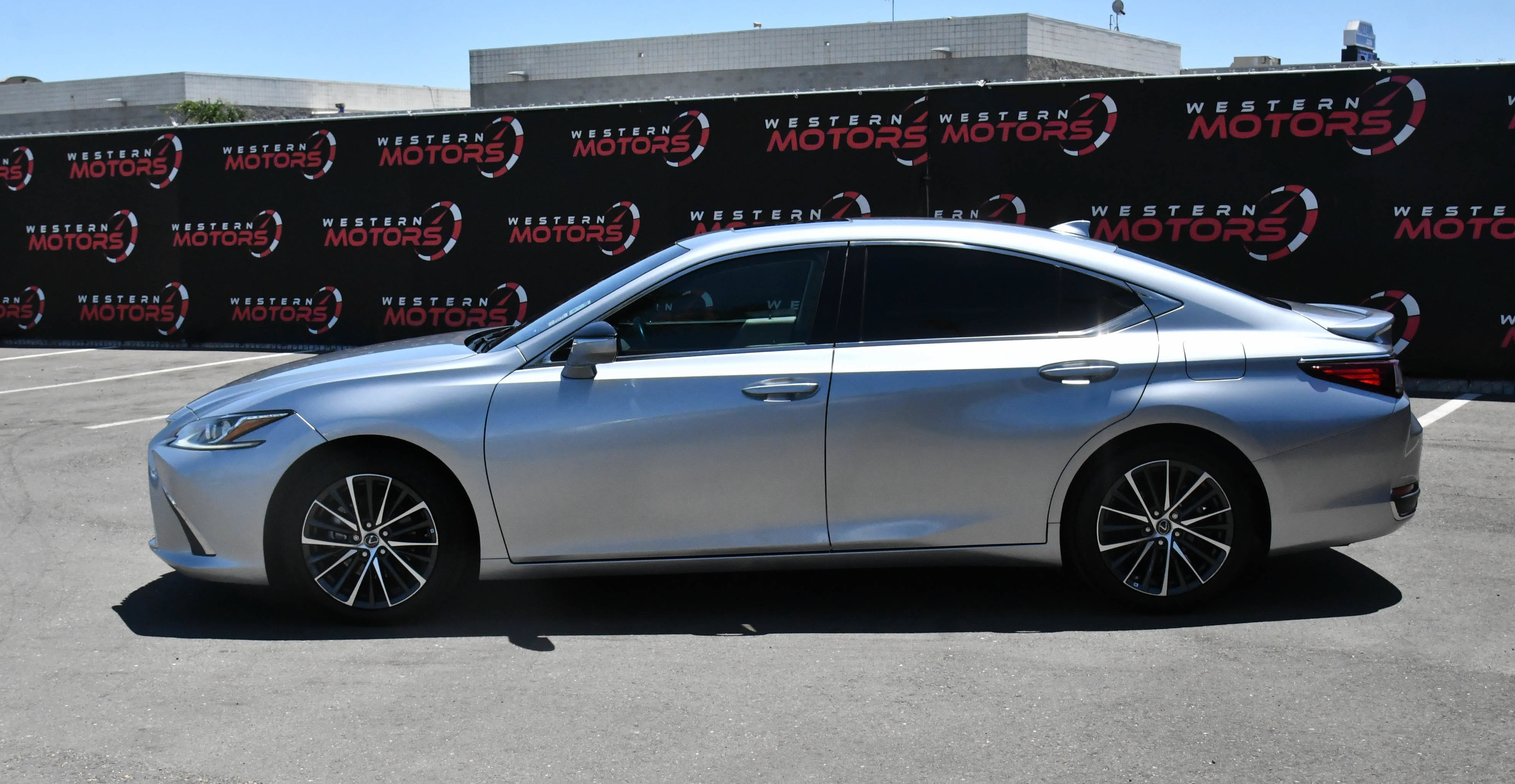 Used 2023 Lexus ES 300h w/ Premium Package FWD image 4