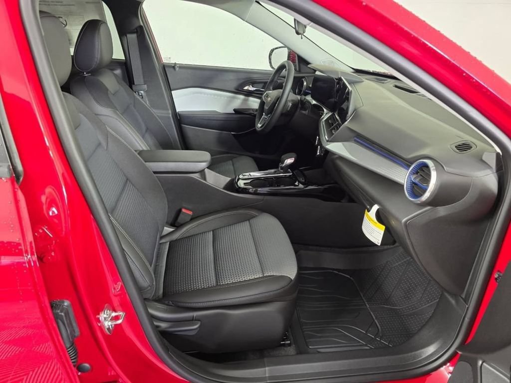 New 2026 Chevrolet Trax LT w/ Driver Confidence Package FWD image 11