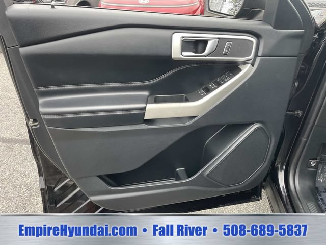 Used 2020 Ford Explorer XLT w/ Equipment Group 202A AWD/4WD image 18