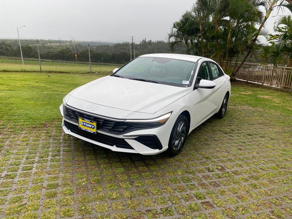 New 2026 Hyundai Elantra Hybrid FWD image 3