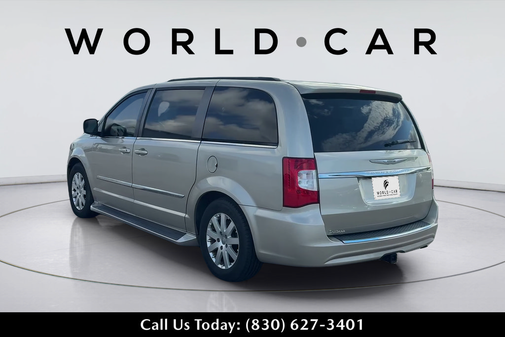 Used 2016 Chrysler Town & Country Touring w/ Trailer Tow Group FWD image 10